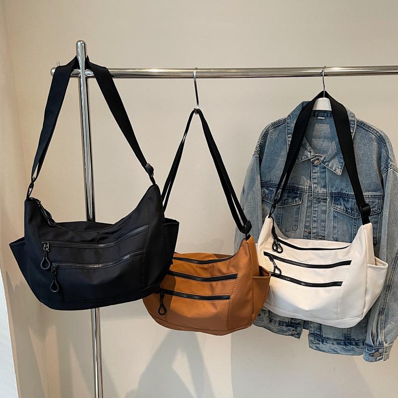 Crossbody bag women s large-capacity fashion versatile shoulder bag 2025 new stream nylon bag student class
Crossbody bag women s large-capacity fashion versatile shoulder bag 2025 new stream nylon bag student class