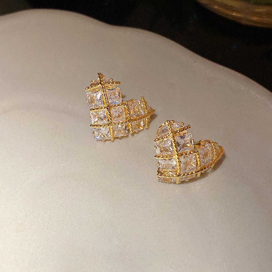K real gold electroplated silver needle zircon love stud earrings retro simple fashion earrings light luxury high-end earrings women
K real gold electroplated silver needle zircon love stud earrings retro simple fashion earrings light luxury high-end earrings women