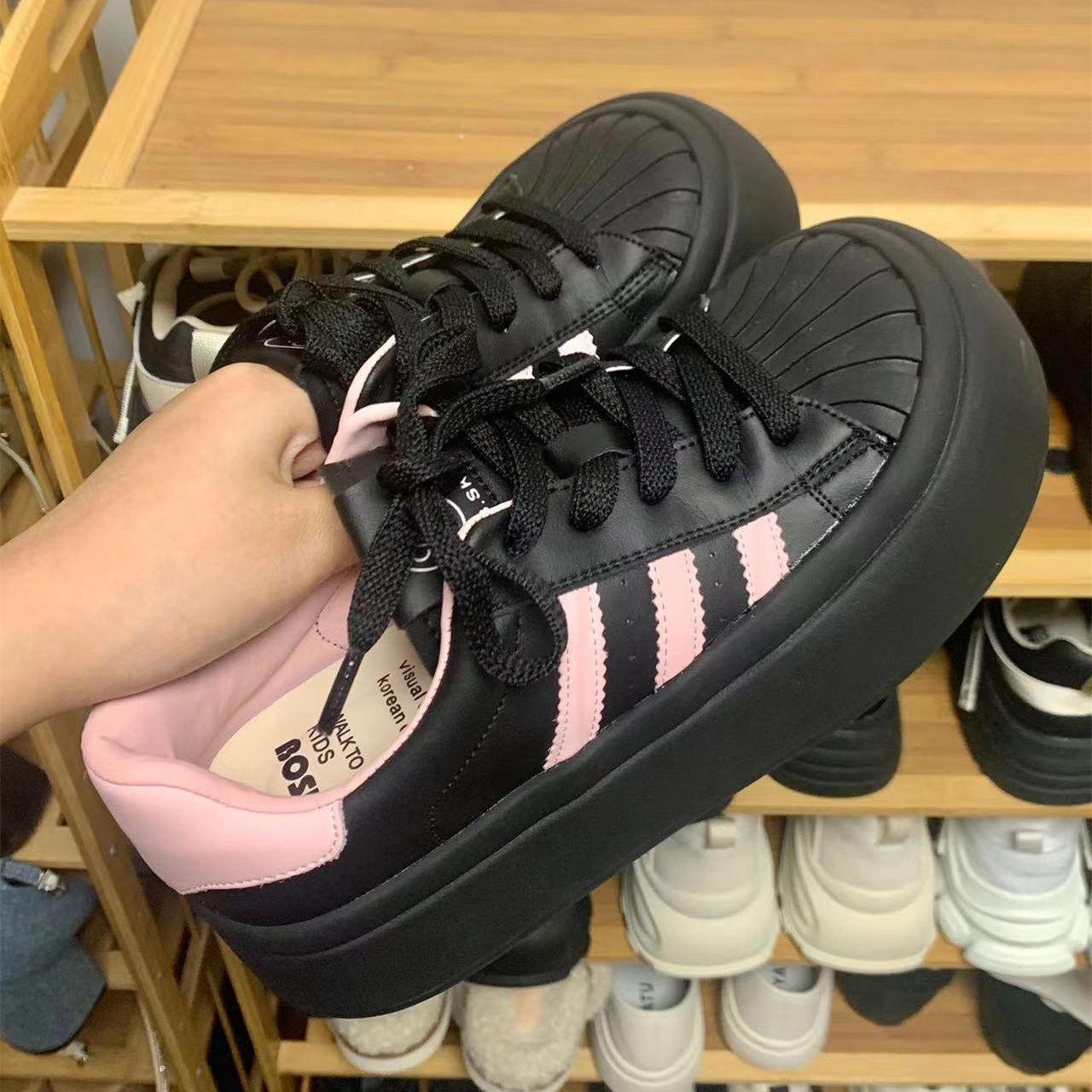 Черепашкові кеди на чорній підошві для жінок 2025 весна та літо нові товстопідошовні високої цінності для відпочинку спортивні великоголовні милі кеди для жінок 40
Черепашкові кеди на чорній підошві для жінок 2025 весна та літо нові товстопідошовні високої цінності для відпочинку спортивні великоголовні милі кеди для жінок 40