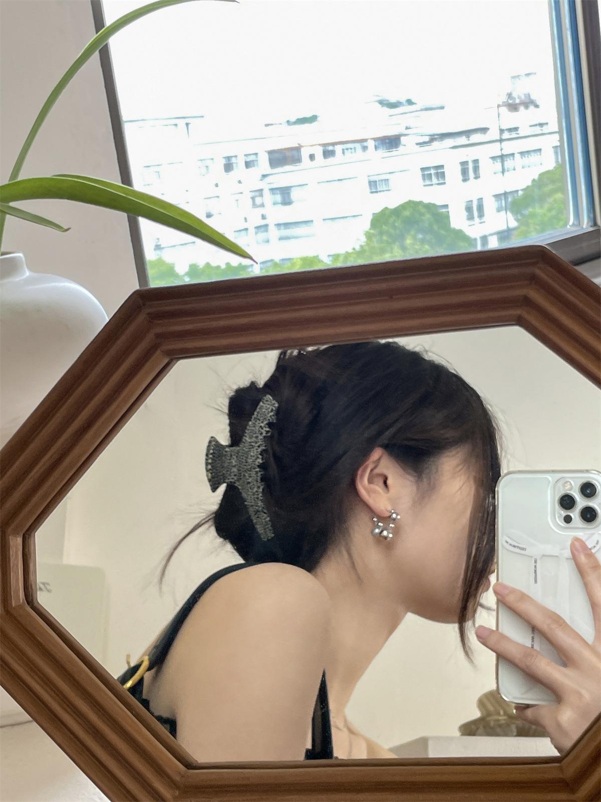 Asymmetrical design personalized gray pearl earrings women s ins versatile high sense 925 silver needle fashion earrings jewelry 925 silver needles
Asymmetrical design personalized gray pearl earrings women s ins versatile high sense 925 silver needle fashion earrings jewelry 925 silver needles