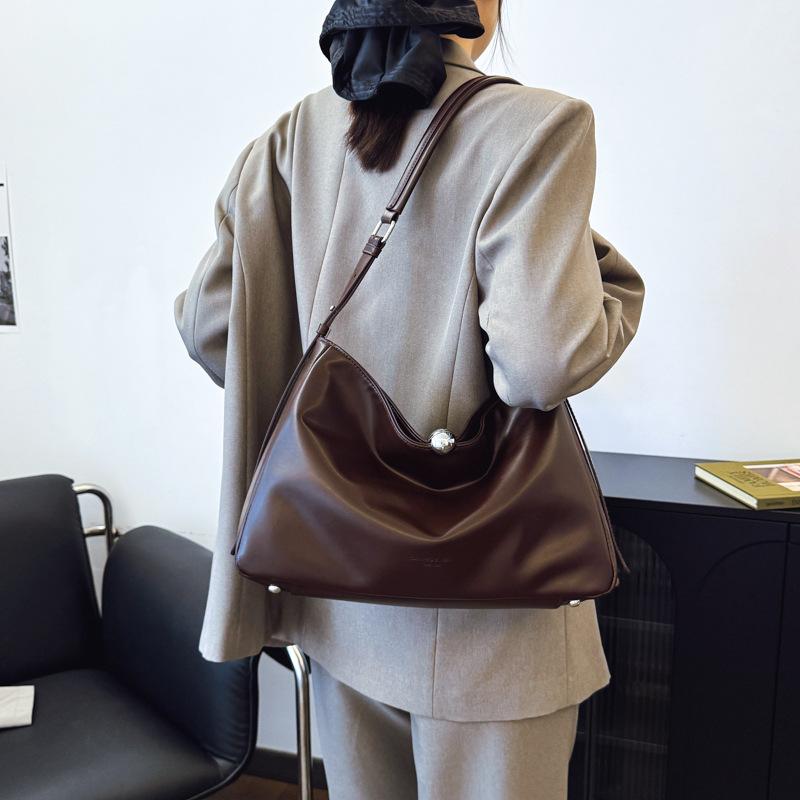 Popular bag women s large-capacity new retro versatile shoulder messenger tote bag bucket bag
Popular bag women s large-capacity new retro versatile shoulder messenger tote bag bucket bag