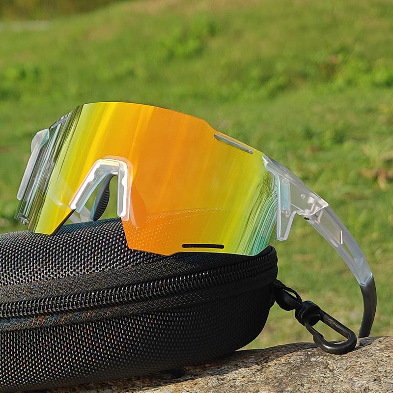 2024 Outdoor Cycling Sunglasses - White Frame, Large Transparent Lens, Color-Changing, UV Protection, Anti-Wind & Sand. 
2024 Outdoor Cycling Sunglasses - White Frame, Large Transparent Lens, Color-Changing, UV Protection, Anti-Wind & Sand.