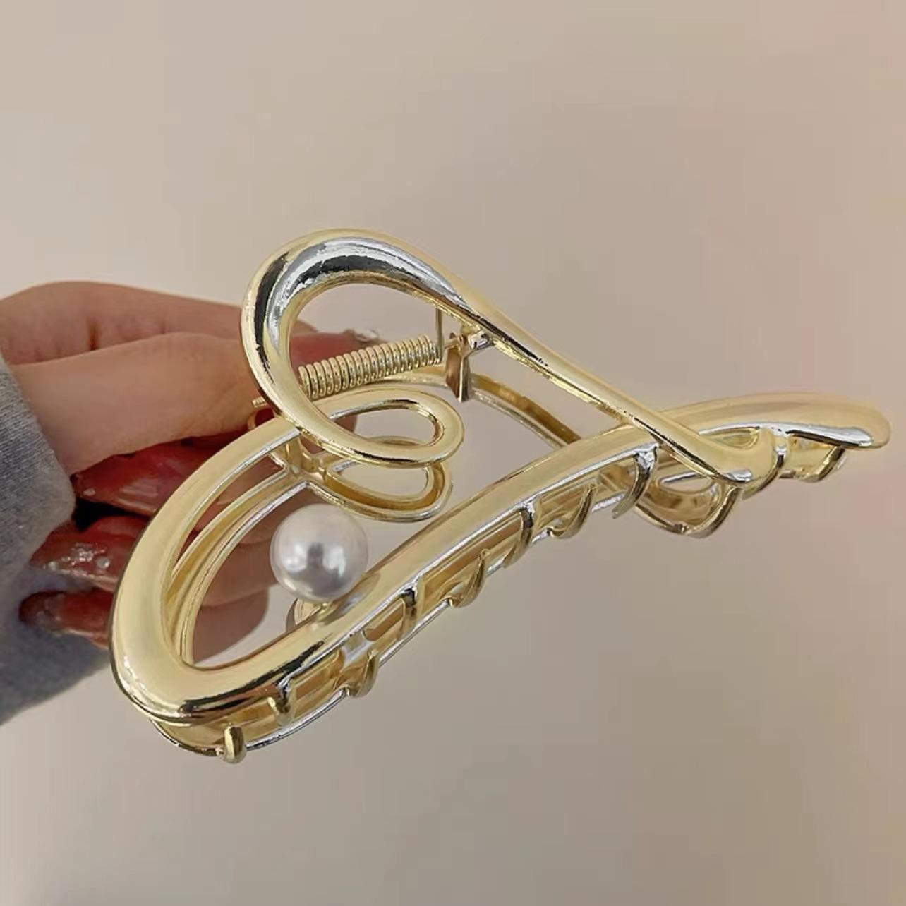 Streamer Gold~ Pearl Love Hairpin Back Head Disc Hair Grab Clip Women s New Temperament ins Wind Shark Clip
Streamer Gold~ Pearl Love Hairpin Back Head Disc Hair Grab Clip Women s New Temperament ins Wind Shark Clip