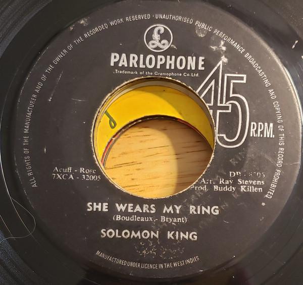 7inch Record SOLOMON KING - She Wears My Ring / Try, Try DB8306 Parlophone 1967 Jamaica Pop Used
7inch Record SOLOMON KING - She Wears My Ring / Try, Try DB8306 Parlophone 1967 Jamaica Pop Used