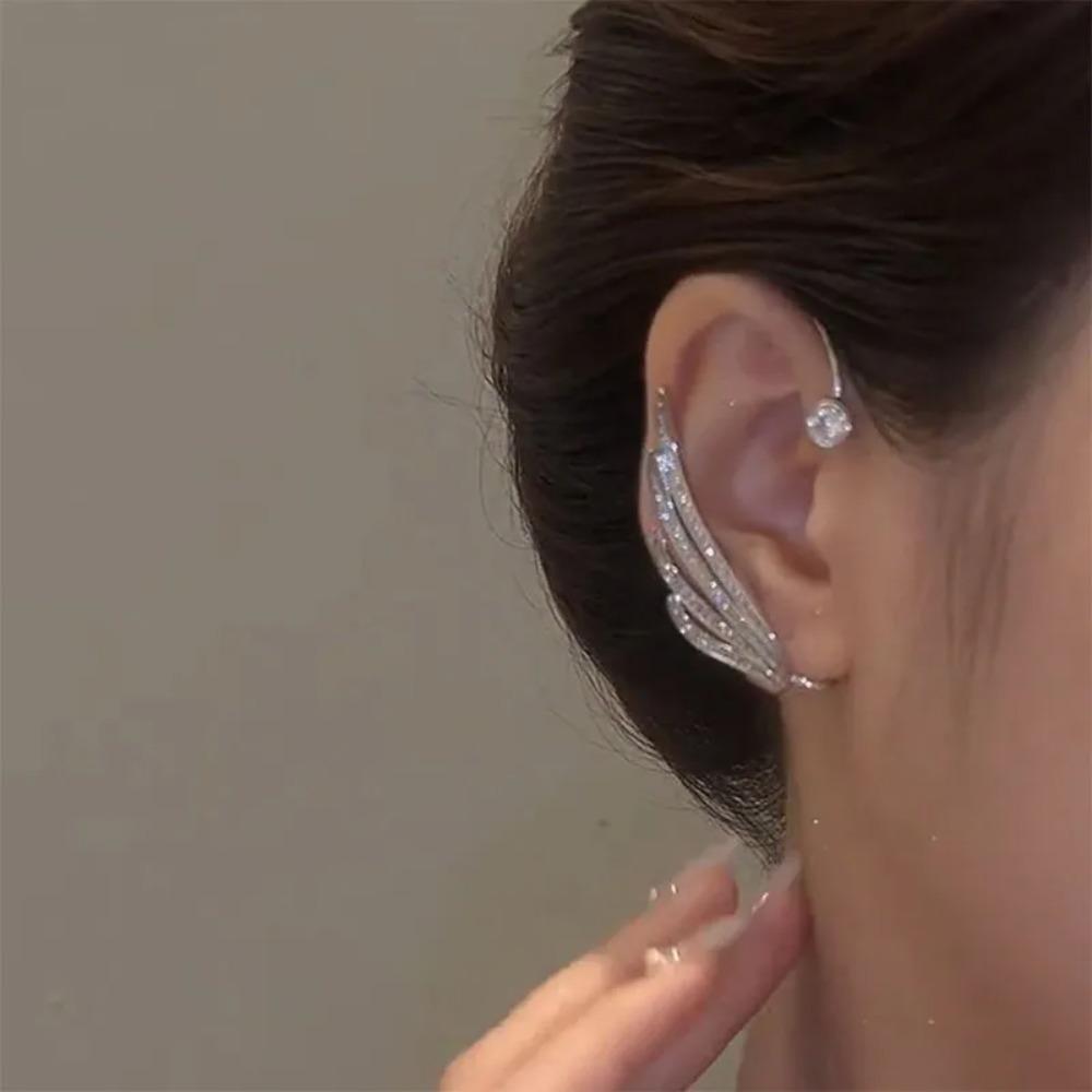 Korean Angel Wing Rhinestone Earrings Shiny Drill Arc Ear Hanging Clip Earrings for Women Unusual Ear Cuff
Korean Angel Wing Rhinestone Earrings Shiny Drill Arc Ear Hanging Clip Earrings for Women Unusual Ear Cuff