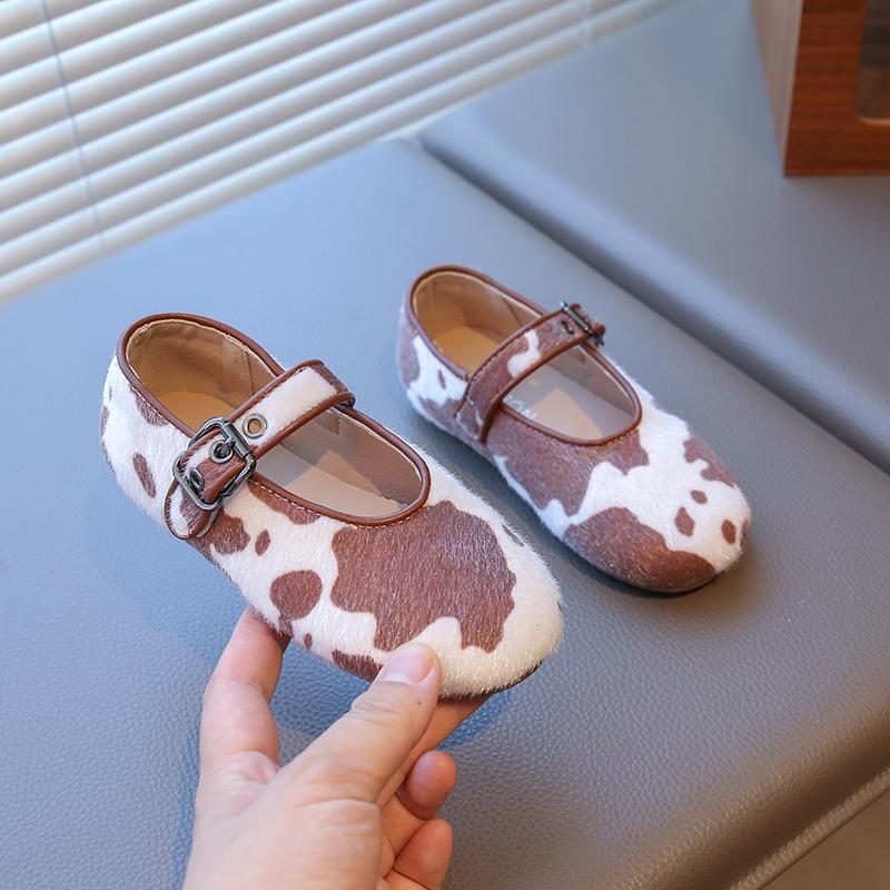 Girls Ankle Strap Plush Leather Shoes New Autumn Toddler Ballet Flats with Cow Print Non-slip Retro Kids School Party Flats 25 коричневий
Girls Ankle Strap Plush Leather Shoes New Autumn Toddler Ballet Flats with Cow Print Non-slip Retro Kids School Party Flats 25 коричневий