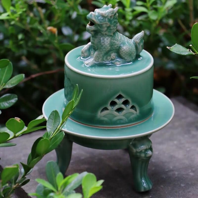 Shang Tang Celadon Auspicious Incense Burner
Shang Tang Celadon Auspicious Incense Burner
