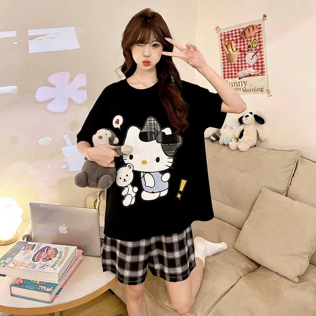 Футболка Hello Kitty с коротким рукавом из мягкого хлопка, повседневная, с круглым вырезом, милый мультяшный принт, легкий летний топ для женщин, для повседневной носки S
Футболка Hello Kitty с коротким рукавом из мягкого хлопка, повседневная, с круглым вырезом, милый мультяшный принт, легкий летний топ для женщин, для повседневной носки S