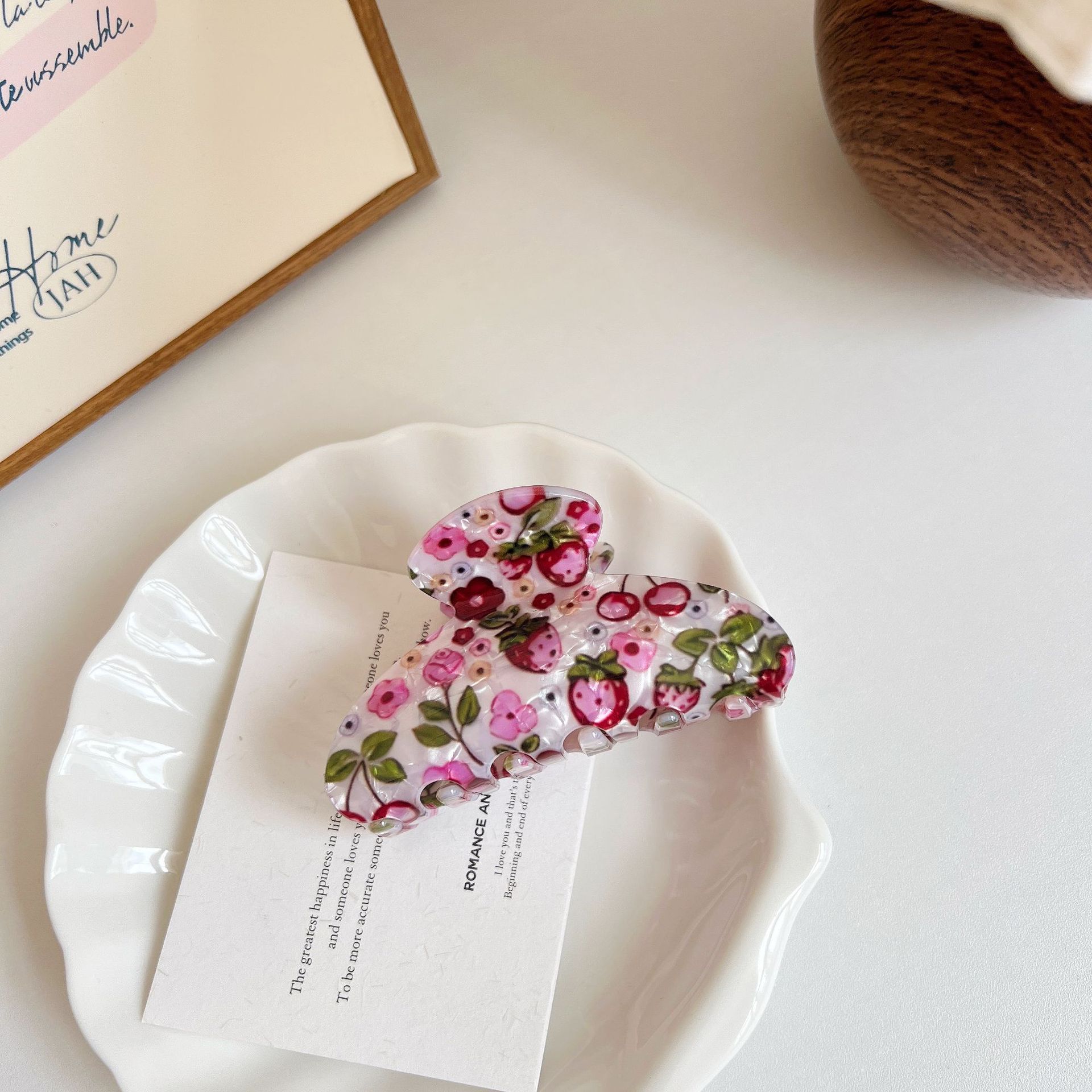 1 шт. Новая акриловая заколка с ретро-цветочным принтом, заколка-акула для модной и элегантной прически
1 шт. Новая акриловая заколка с ретро-цветочным принтом, заколка-акула для модной и элегантной прически