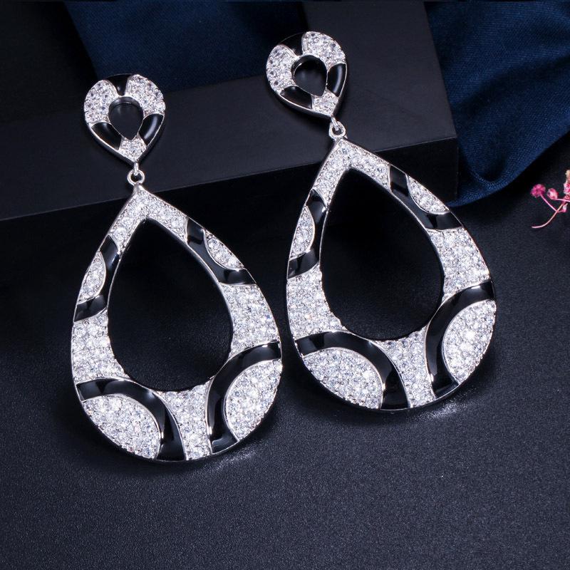 Трендовая серия больших серег с леопардовым принтом, легкая роскошь, циркон, серьги для похудения лица в стиле округа Чаорен, преувеличенные, гипоаллергенные белый
Трендовая серия больших серег с леопардовым принтом, легкая роскошь, циркон, серьги для похудения лица в стиле округа Чаорен, преувеличенные, гипоаллергенные белый