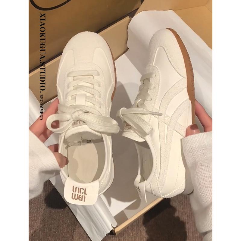 Women s 2025 Retro Agande Soft Bottom Summer Casual Training Shoes - Versatile White Flats 35
Women s 2025 Retro Agande Soft Bottom Summer Casual Training Shoes - Versatile White Flats 35