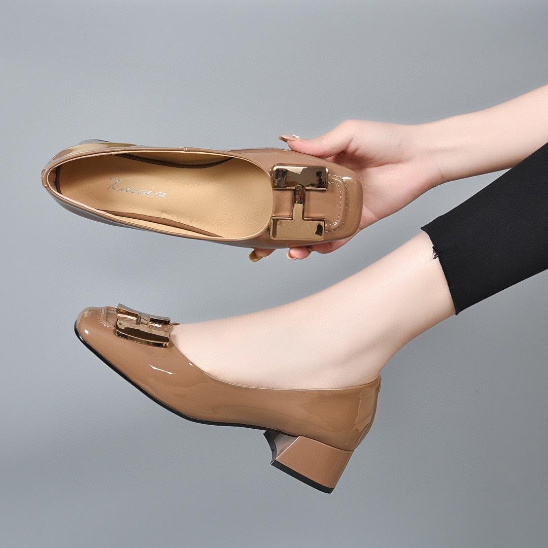 Туфли-лодочки с квадратным носком и неглубоким вырезом, весенне-летняя новинка, модные, из лакированной кожи первого слоя, с металлической пряжкой, на среднем квадратном каблуке, женские туфли 39 светло-коричневого
Туфли-лодочки с квадратным носком и неглубоким вырезом, весенне-летняя новинка, модные, из лакированной кожи первого слоя, с металлической пряжкой, на среднем квадратном каблуке, женские туфли 39 светло-коричневого