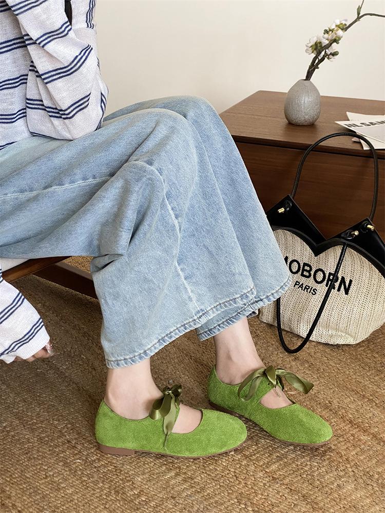 Leather French retro Mary Jane shoes shallow mouth single shoes women s 2025 round head non-slip Birken one-word buckle beanie shoes tide 40
Leather French retro Mary Jane shoes shallow mouth single shoes women s 2025 round head non-slip Birken one-word buckle beanie shoes tide 40