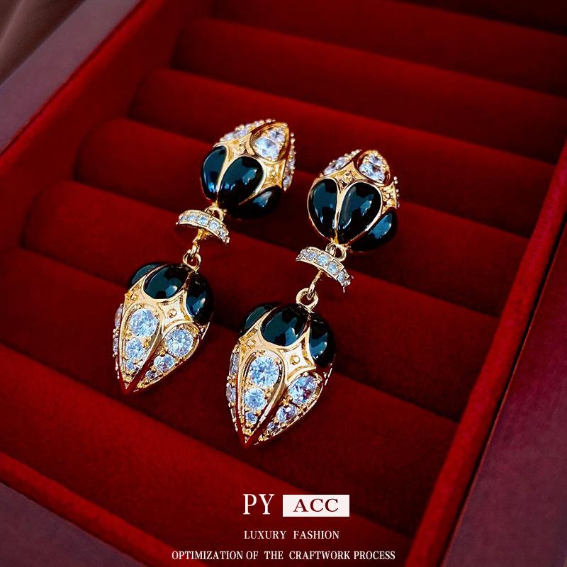 Средневековые винтажные серьги, легкие роскошные ретро-серьги, модные серьги
Средневековые винтажные серьги, легкие роскошные ретро-серьги, модные серьги