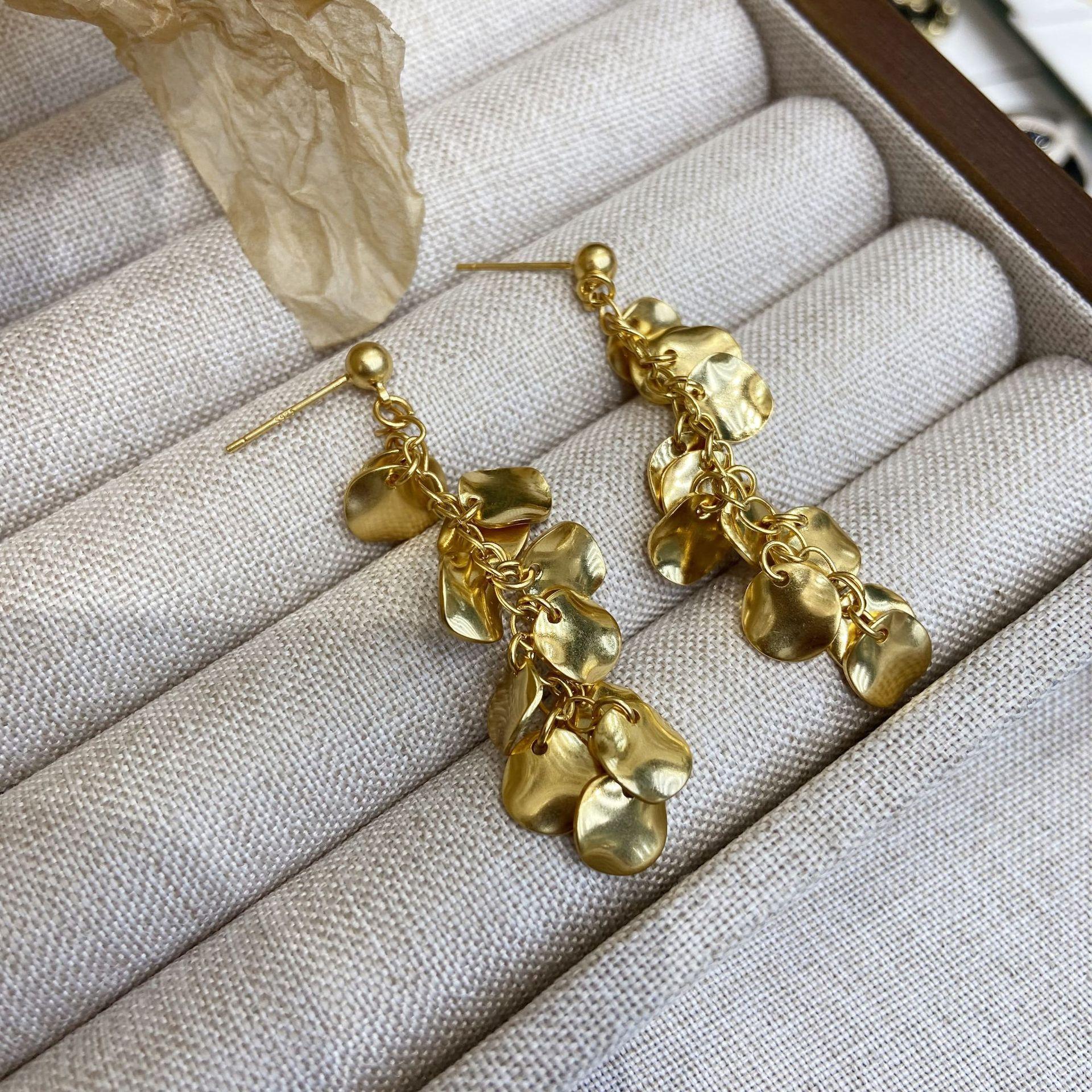 Niche High-Grade Copper-Plated 18K Real Metal Sheet Ear Needles For Women Who Do Not Fade With Jewelry Versatile Retro Necklace Set
Niche High-Grade Copper-Plated 18K Real Metal Sheet Ear Needles For Women Who Do Not Fade With Jewelry Versatile Retro Necklace Set