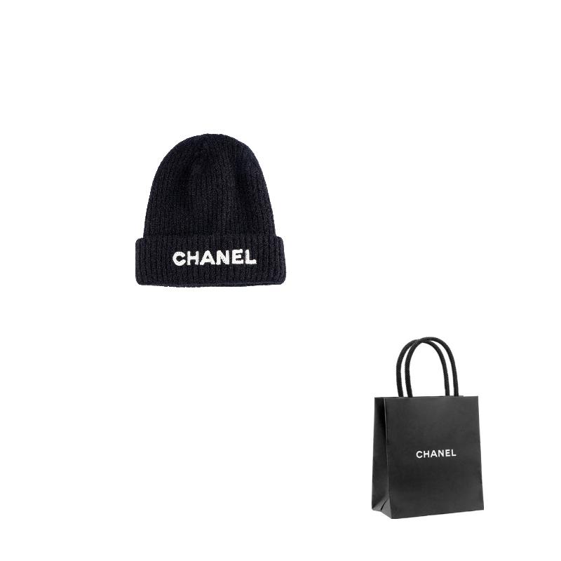 CHANEL sequined letters decorated knitted cashmere wool hat women s black чорний
CHANEL sequined letters decorated knitted cashmere wool hat women s black чорний