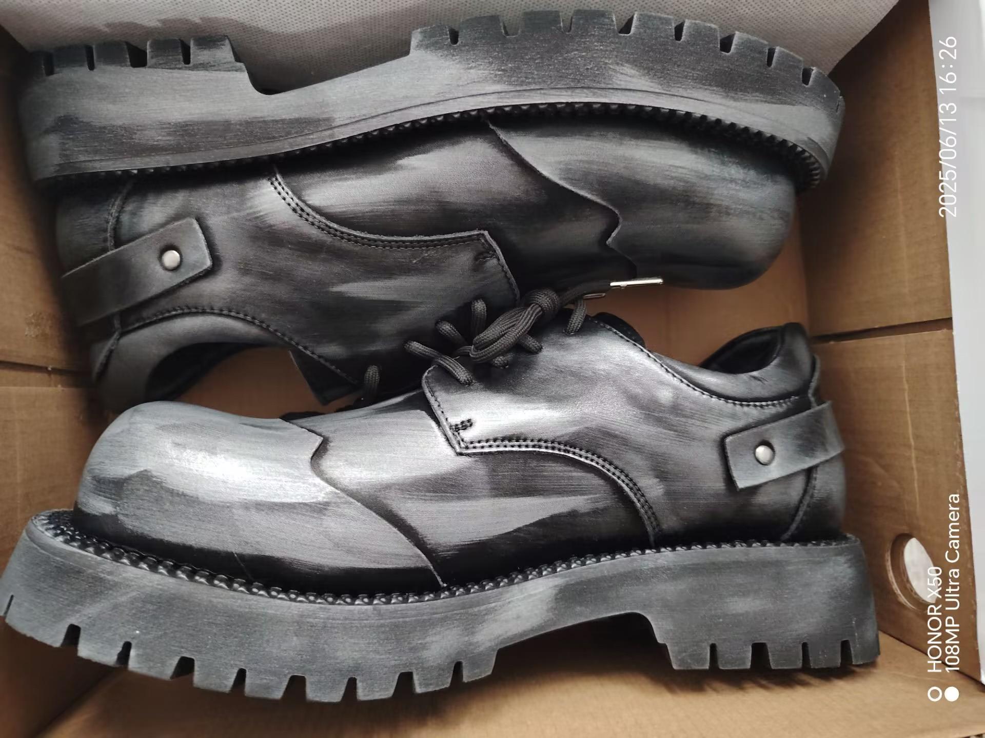 Нишевая Высококлассная Кожа Коровьей Шкуры Универсальные Звездные Туфли Дерби на Платформе в Британском Стиле, Одинаковый Цвет Полировки, Мужские и Женские 46
Нишевая Высококлассная Кожа Коровьей Шкуры Универсальные Звездные Туфли Дерби на Платформе в Британском Стиле, Одинаковый Цвет Полировки, Мужские и Женские 46