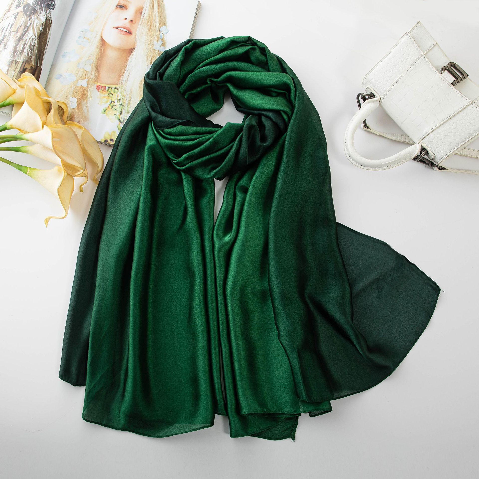 Мягкий женский градиентный шелковый шарф, осенне-зимняя длинная бандана, шали и накидки, женский хиджаб, роскошный Echarpe
Мягкий женский градиентный шелковый шарф, осенне-зимняя длинная бандана, шали и накидки, женский хиджаб, роскошный Echarpe