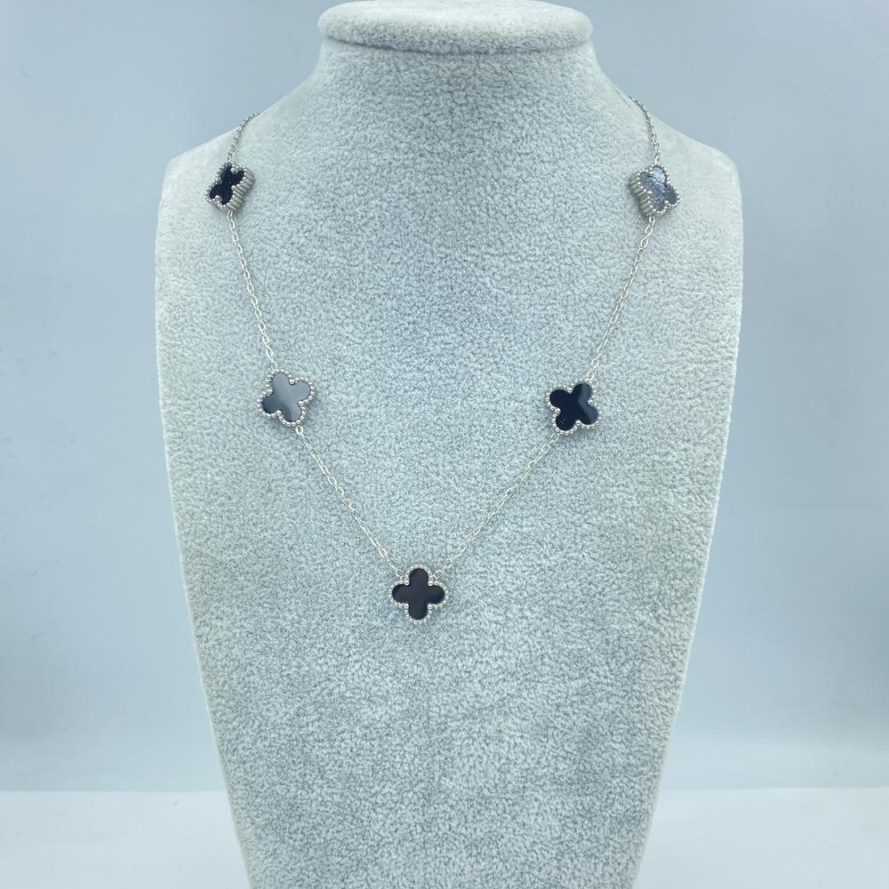 13MM Titanium Steel 5 Flowers Necklace Fashion Titanium Steel Four Leaf Clover Ladies Necklace
13MM Titanium Steel 5 Flowers Necklace Fashion Titanium Steel Four Leaf Clover Ladies Necklace