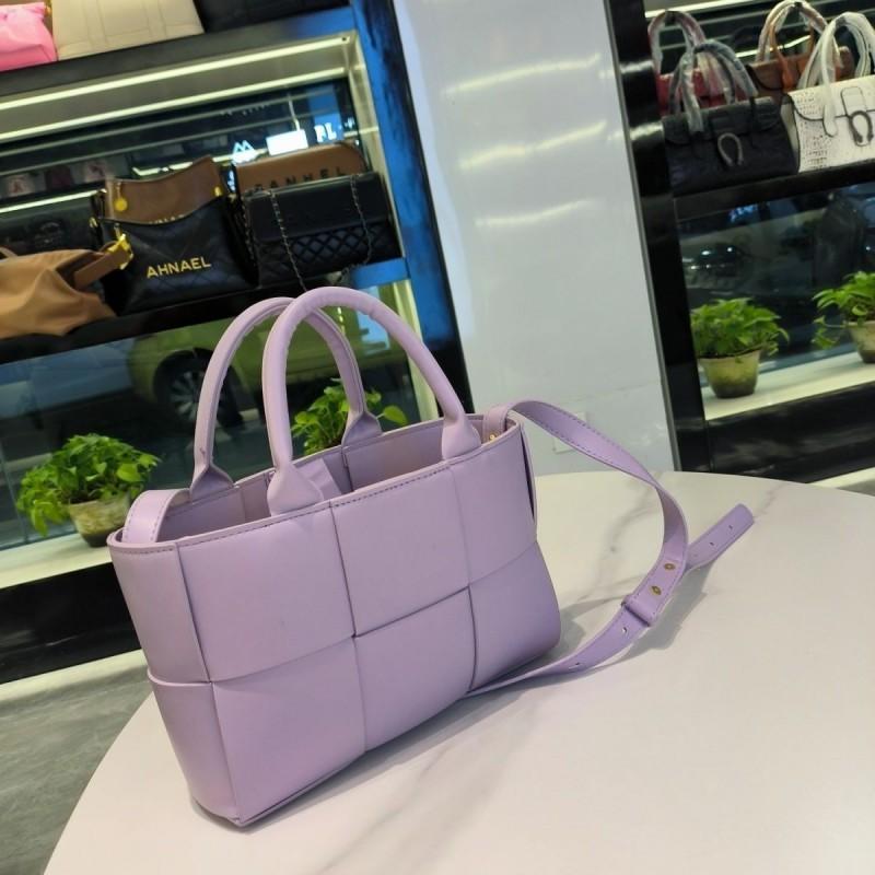 Yijinyuan 2023 Woven Tote Bag Single Shoulder Genuine Leather Women s Handbag Large Plaid Capacity Mother-child
Yijinyuan 2023 Woven Tote Bag Single Shoulder Genuine Leather Women s Handbag Large Plaid Capacity Mother-child