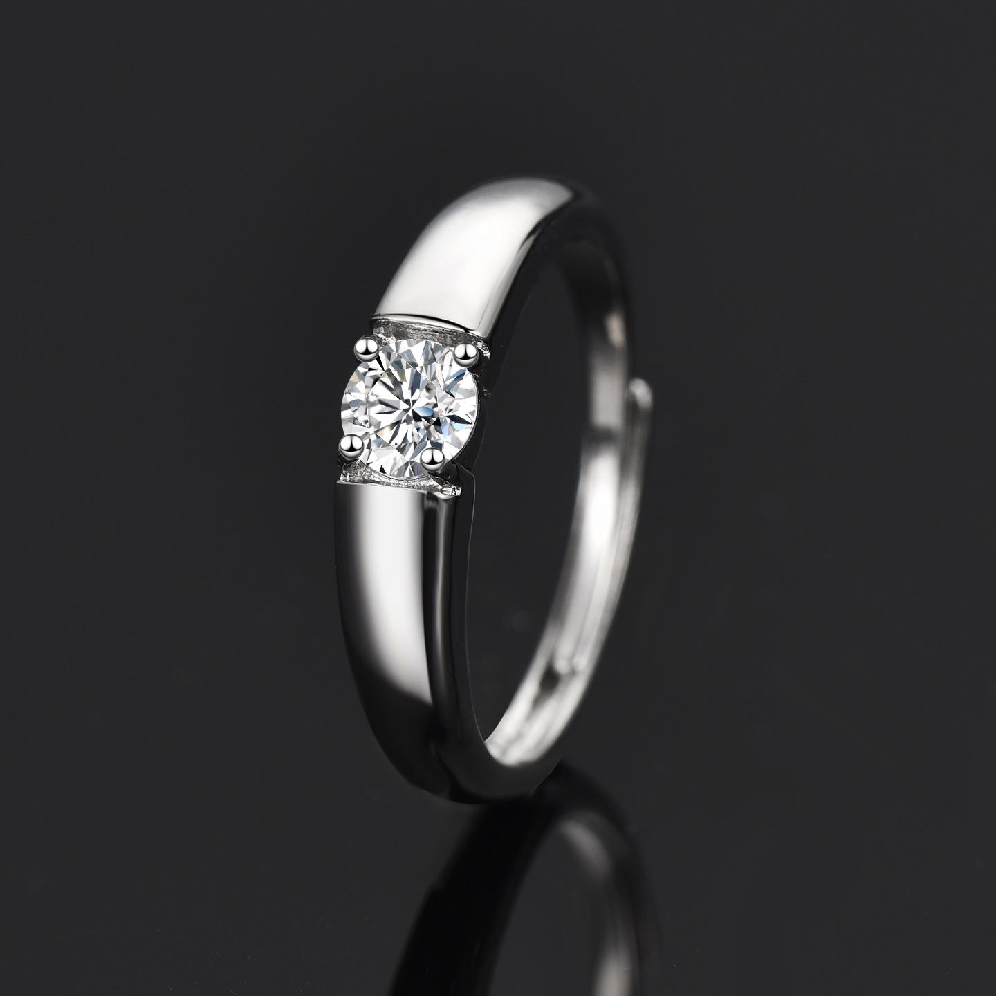 S925 Sterling Silver Plated Imitation Moissanite Six-Prong Women s Wedding Ring, One Carat Adjustable Opening
S925 Sterling Silver Plated Imitation Moissanite Six-Prong Women s Wedding Ring, One Carat Adjustable Opening