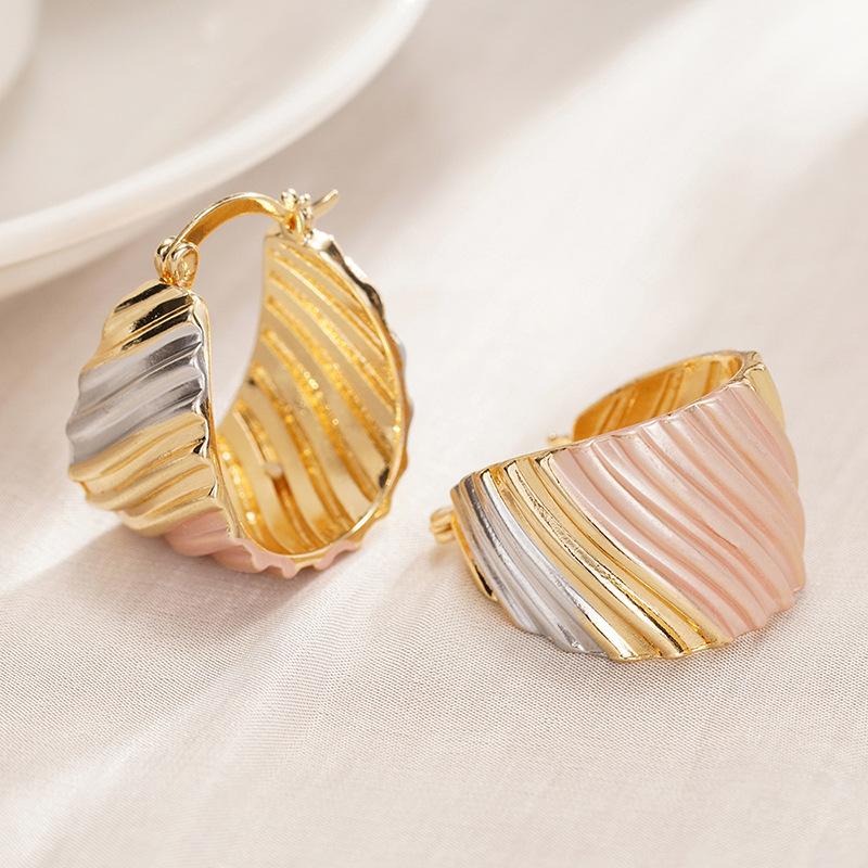 2026 New European and American Multi Color Ear Buckle with Fresh Flowers, Fashionable and Elegant U-shaped Zircon Accessories
2026 New European and American Multi Color Ear Buckle with Fresh Flowers, Fashionable and Elegant U-shaped Zircon Accessories