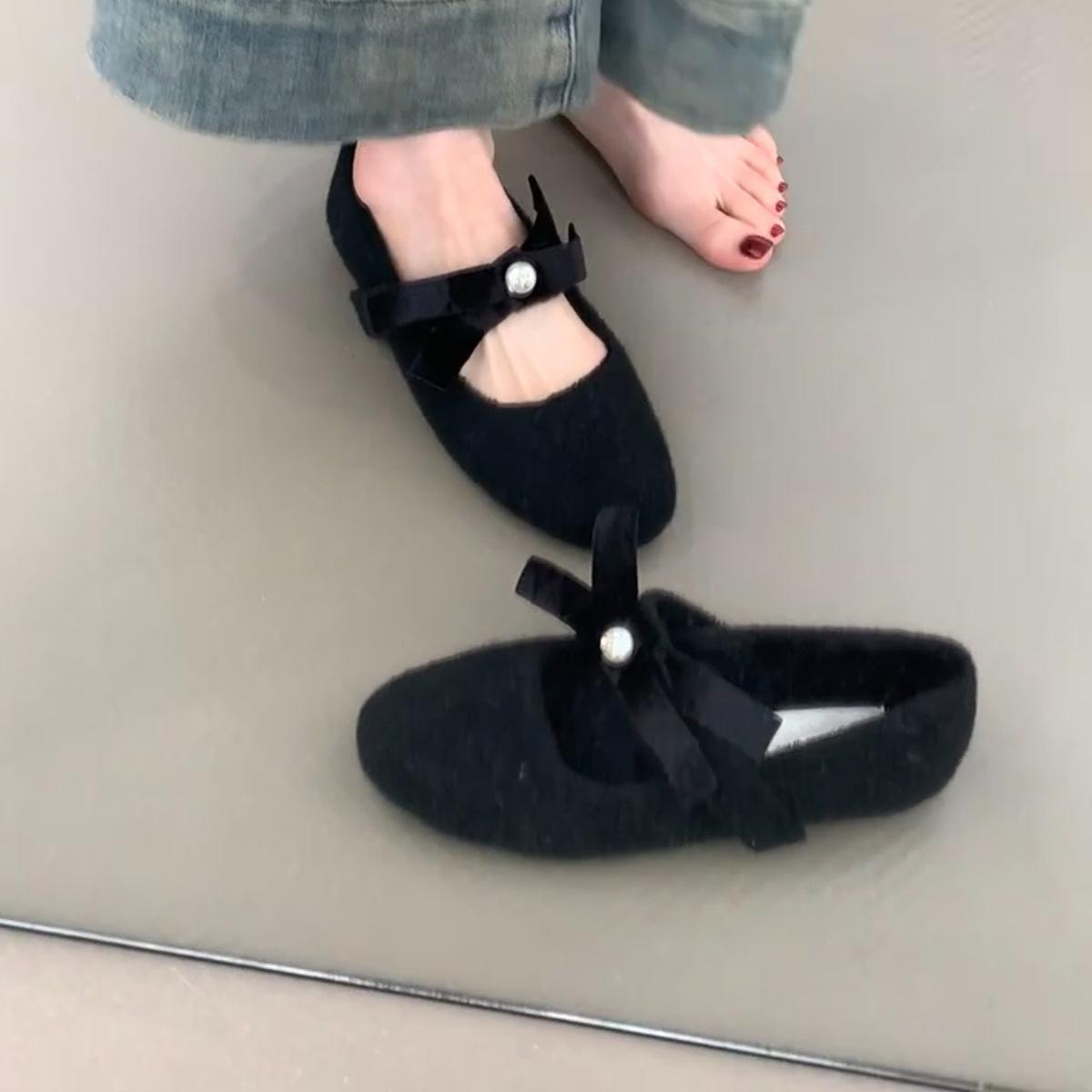 Bow flat bottom black velvet gray one-pedal light mouth single shoes Mary Jane shoes women s fluffy shoes velvet autumn and winter 40 червоний
Bow flat bottom black velvet gray one-pedal light mouth single shoes Mary Jane shoes women s fluffy shoes velvet autumn and winter 40 червоний