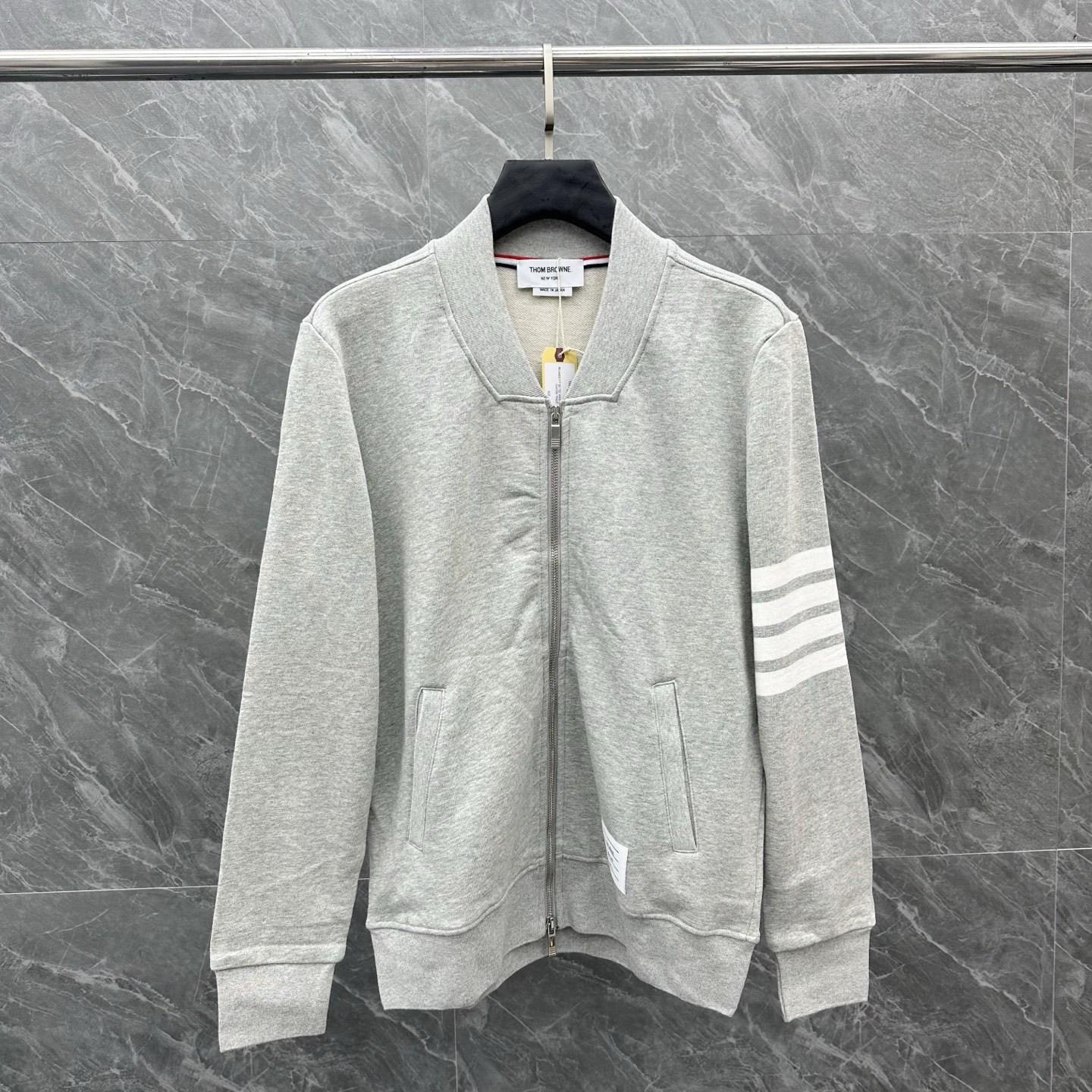 TB Autumn/Winter Four-Bar Baseball Collar Hoodie Zip Cardigan (Unisex) XXXL/5 сірий колір
TB Autumn/Winter Four-Bar Baseball Collar Hoodie Zip Cardigan (Unisex) XXXL/5 сірий колір