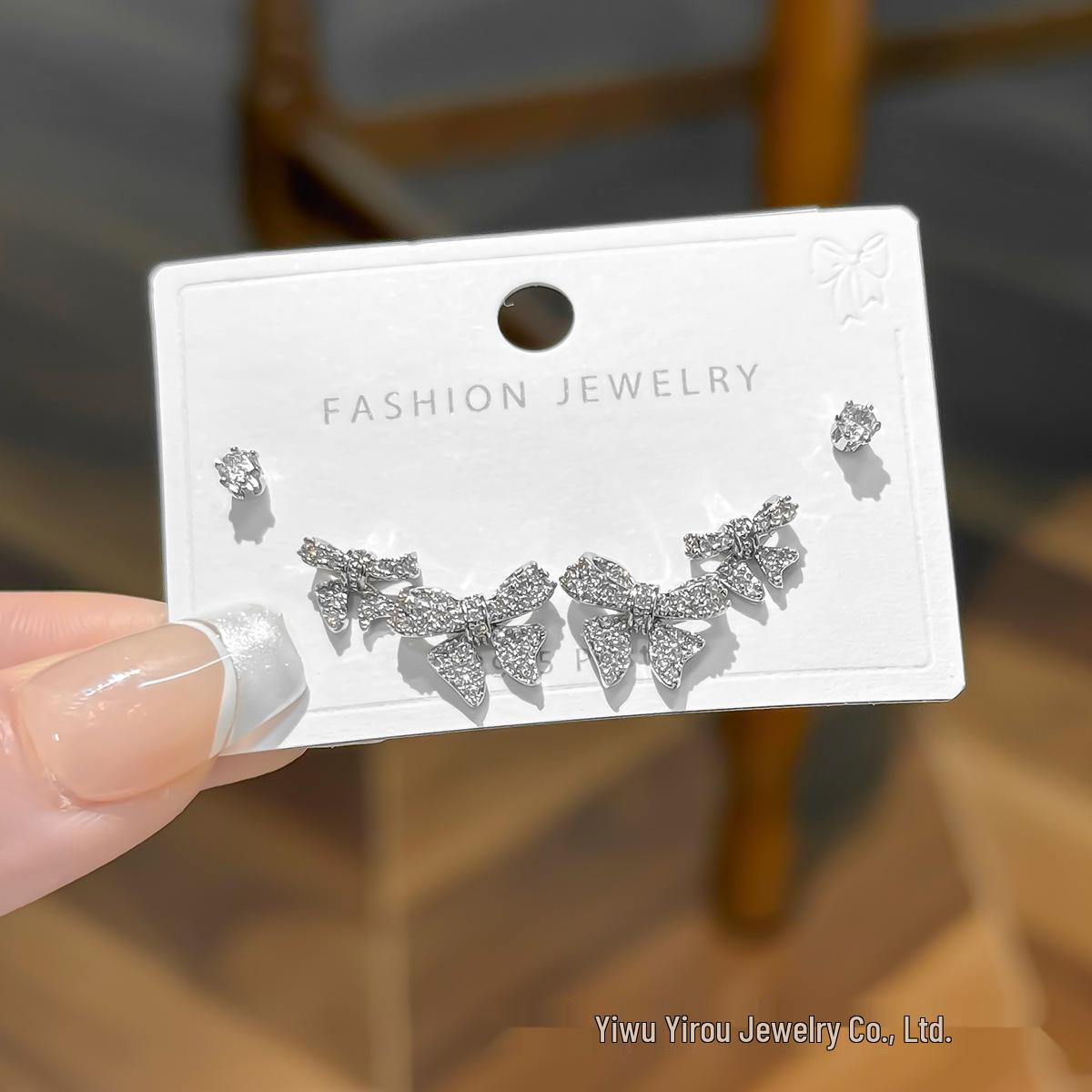 S925 Silver Bow Stud Earrings Set – Three Pairs for Women, Elegant and Luxurious Design, Absolutely Beautiful New Style.
S925 Silver Bow Stud Earrings Set – Three Pairs for Women, Elegant and Luxurious Design, Absolutely Beautiful New Style.
