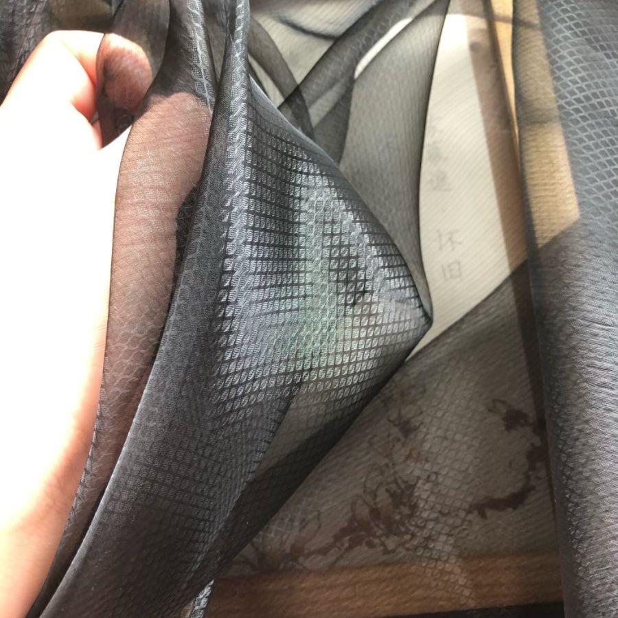 The hazy laser-patterned fish-scale organza fabric can be used for wedding dresses evening gowns and designer clothing fabrics 1.5M&1M
The hazy laser-patterned fish-scale organza fabric can be used for wedding dresses evening gowns and designer clothing fabrics 1.5M&1M