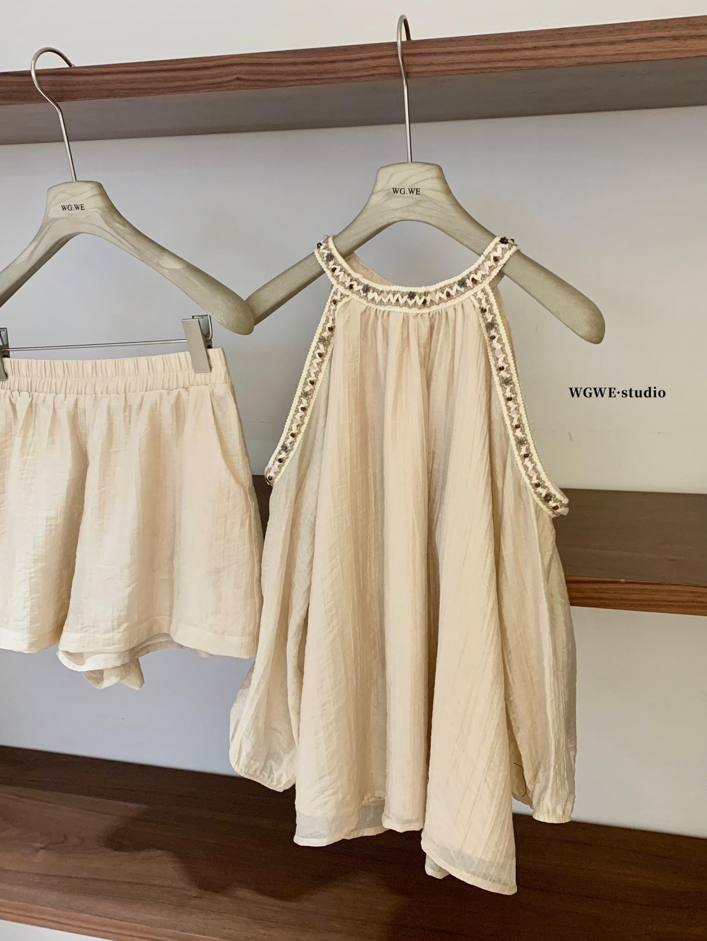 Women s Spring/Summer Off-the-Shoulder Long-Sleeve Shirt and Shorts Set (WGWE8719) S абрикосовый
Women s Spring/Summer Off-the-Shoulder Long-Sleeve Shirt and Shorts Set (WGWE8719) S абрикосовый
