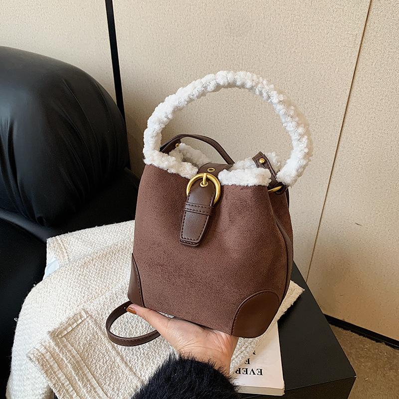 Womens Shoulder Bag Bucket Bag Handbag Commuting Versatile Fashionable Cute кавовий
Womens Shoulder Bag Bucket Bag Handbag Commuting Versatile Fashionable Cute кавовий