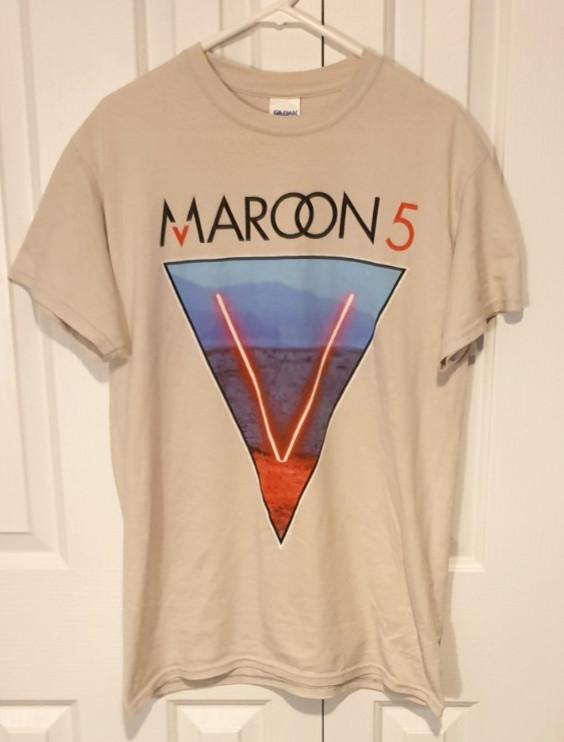MAROON 5 #034V#034 World Tour 2015 Band Music Tee TShirt Colour Beige Size Medium. Unisex T-Shirt S
MAROON 5 #034V#034 World Tour 2015 Band Music Tee TShirt Colour Beige Size Medium. Unisex T-Shirt S