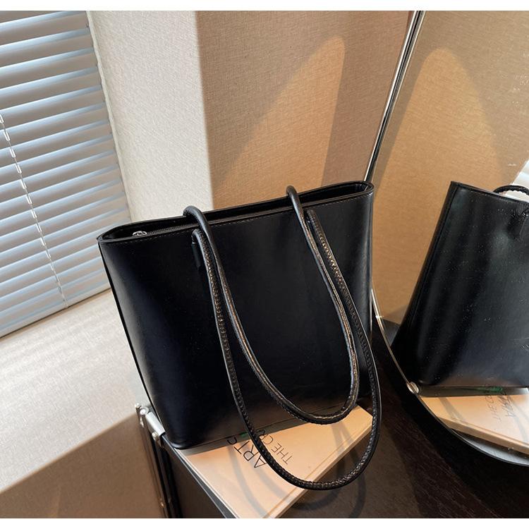 Retro fashion large-capacity bag women s autumn and winter new simple commuter casual tote bag niche trendy shoulder bag чёрный
Retro fashion large-capacity bag women s autumn and winter new simple commuter casual tote bag niche trendy shoulder bag чёрный