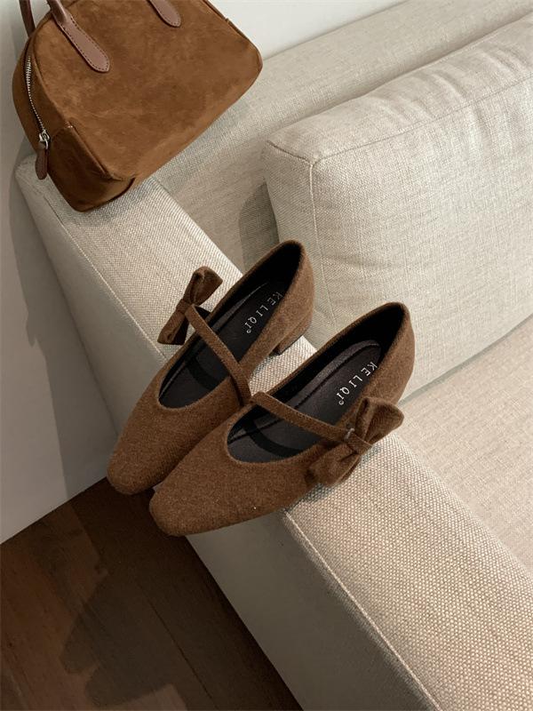 2025 spring and autumn new square head bow one-word buckle single shoes thick heel fashionable versatile low heel shoes 39 коричневий
2025 spring and autumn new square head bow one-word buckle single shoes thick heel fashionable versatile low heel shoes 39 коричневий