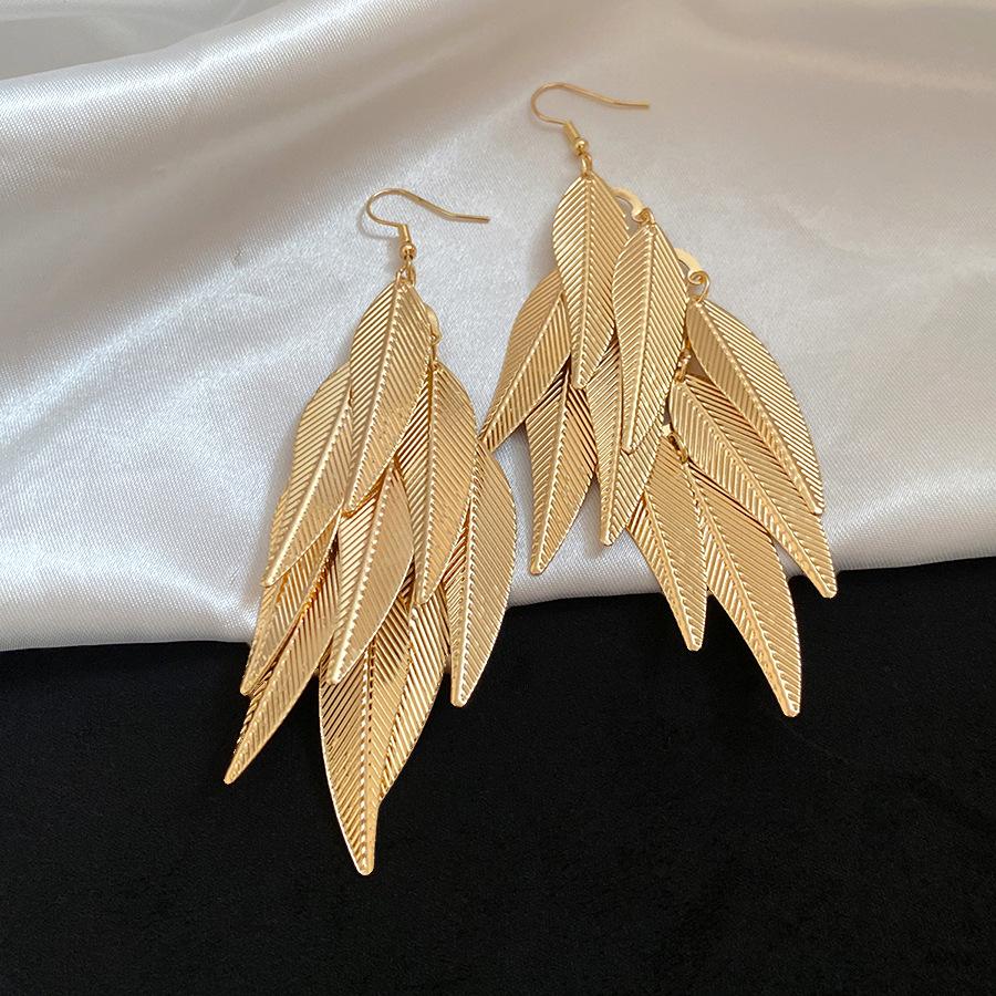 Leaf pattern pendant, ear hook, European and American retro simple fashion exquisite earrings, light luxury high-end earrings, women
Leaf pattern pendant, ear hook, European and American retro simple fashion exquisite earrings, light luxury high-end earrings, women