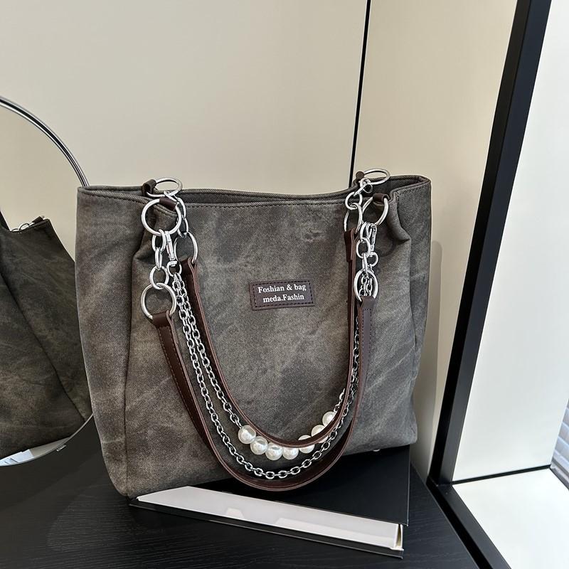 Trendy women s bags, class bags, new simple and versatile shoulder bags, large-capacity commuter tote bags чорний
Trendy women s bags, class bags, new simple and versatile shoulder bags, large-capacity commuter tote bags чорний