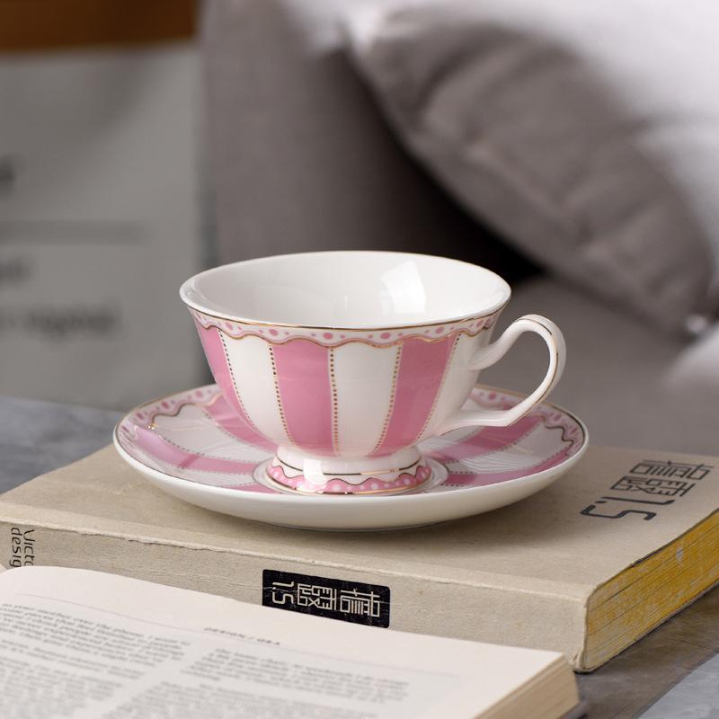 1 набор керамических кофейных чашек в европейском стиле с карамельным цветом и соответствующим блюдцем, идеально подходит для кофе, послеобеденного чая, набор для напитков, подарочный набор 301-400ml розовый
1 набор керамических кофейных чашек в европейском стиле с карамельным цветом и соответствующим блюдцем, идеально подходит для кофе, послеобеденного чая, набор для напитков, подарочный набор 301-400ml розовый