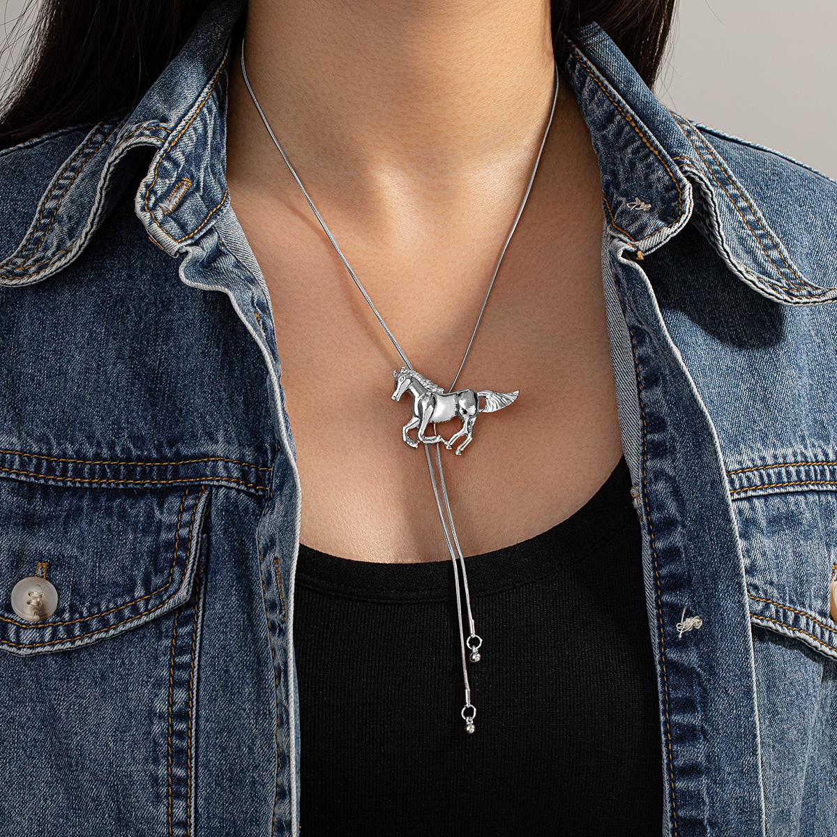 Adjustable Necklace with Western Galloping Horse Design, Retro Gold Snake Chain, Bolo Tie Style Personalized Sweater Chain
Adjustable Necklace with Western Galloping Horse Design, Retro Gold Snake Chain, Bolo Tie Style Personalized Sweater Chain