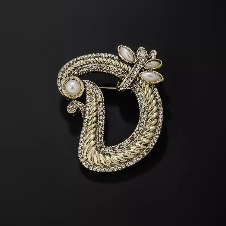 Ретро брошь в виде буквы D: Креативная женская брошь премиум-класса с европейским и американским колоритом
Ретро брошь в виде буквы D: Креативная женская брошь премиум-класса с европейским и американским колоритом