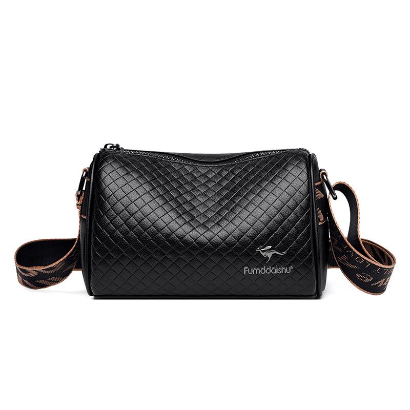 New bag women s large-capacity broadband pillow bag high-texture trendy and versatile messenger diamond bag чорний
New bag women s large-capacity broadband pillow bag high-texture trendy and versatile messenger diamond bag чорний