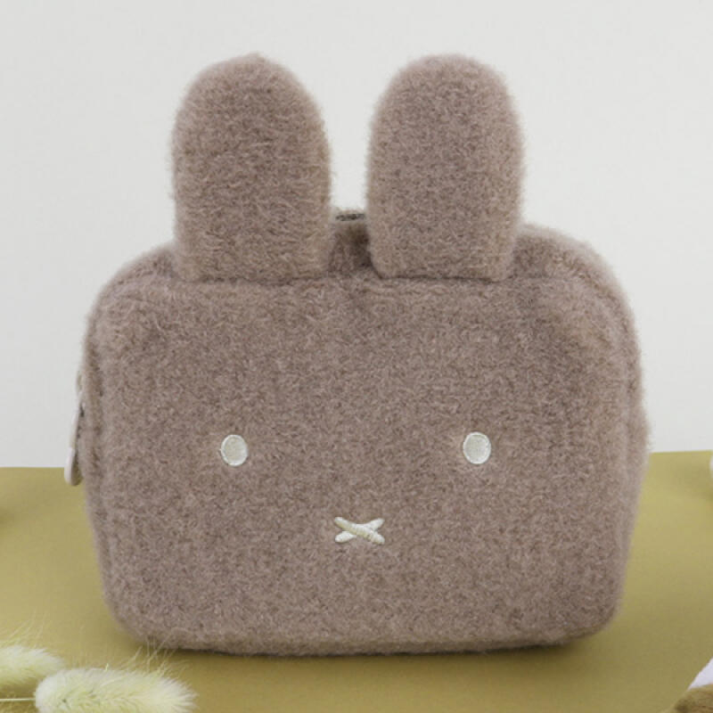 Miffy Face Pouch Brown (H788339)
Miffy Face Pouch Brown (H788339)