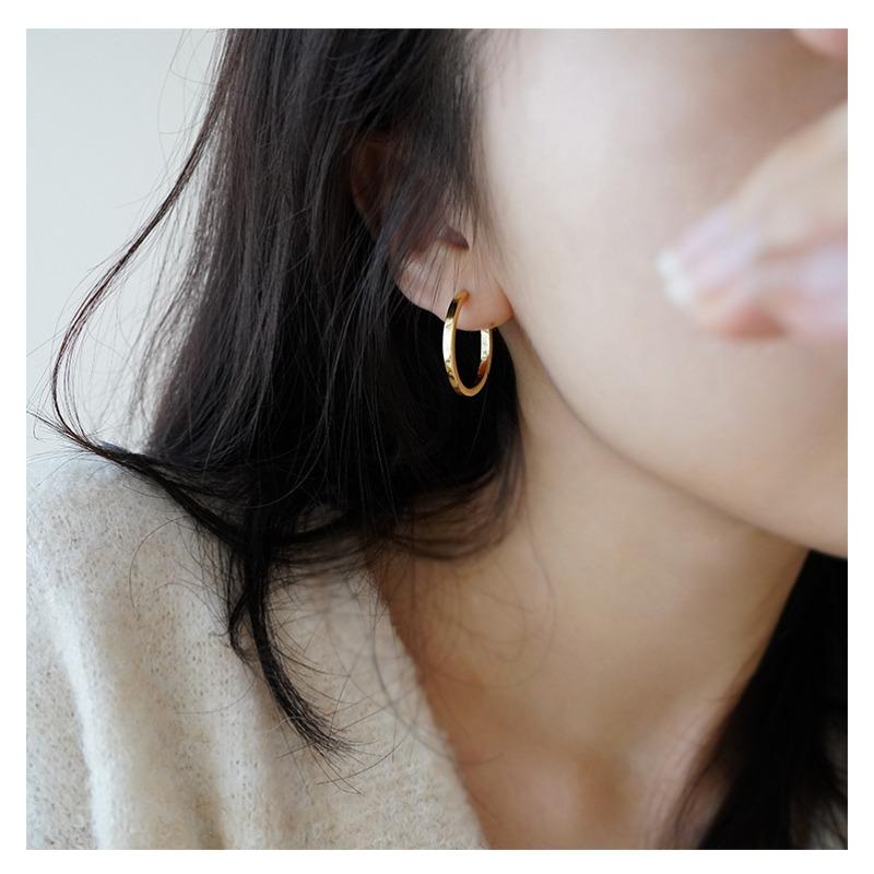 Cold and Elegant Style Hoop Earrings, High-end Circular Earrings, Simple Ear Hoops 1 pair
Cold and Elegant Style Hoop Earrings, High-end Circular Earrings, Simple Ear Hoops 1 pair