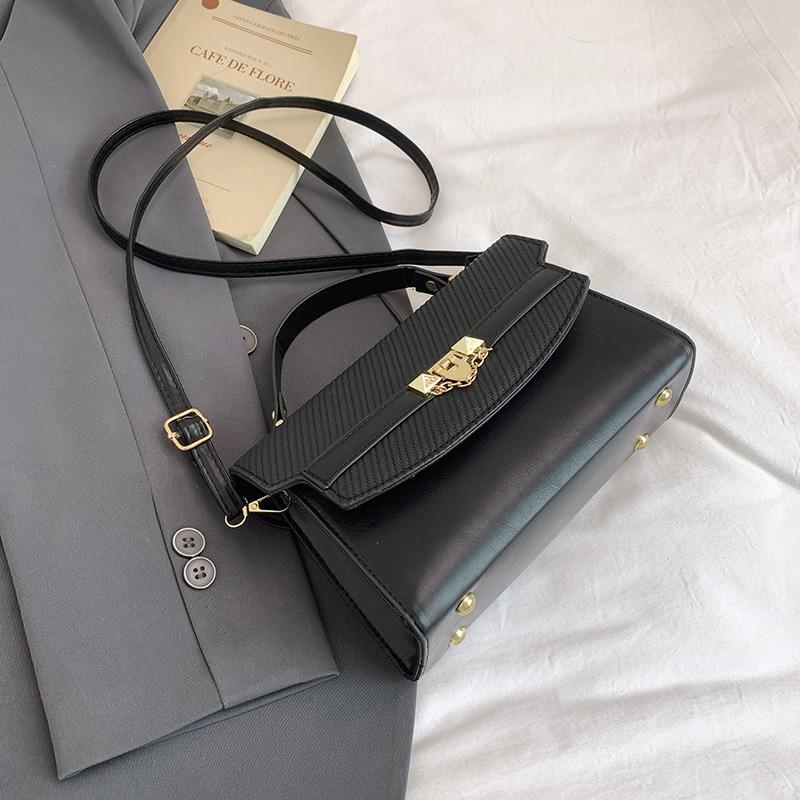 Summer new contrasting color Kelly bag handbag hand bag small bag high-end fashion shoulder messenger bag
Summer new contrasting color Kelly bag handbag hand bag small bag high-end fashion shoulder messenger bag