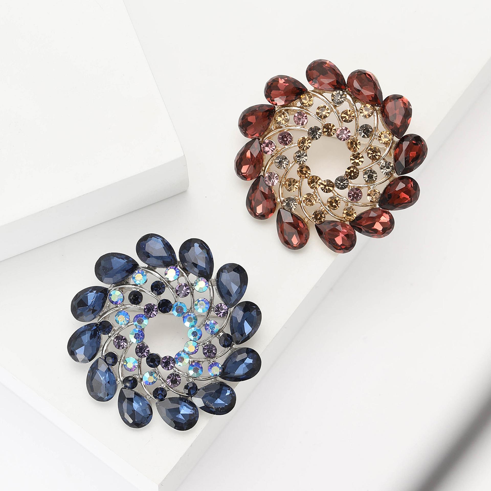 Fashion Retro Rhinestone Spiral Flower Brooch Elegant Temperament Women S Suit Coat Corsage Jewelry Pin
Fashion Retro Rhinestone Spiral Flower Brooch Elegant Temperament Women S Suit Coat Corsage Jewelry Pin