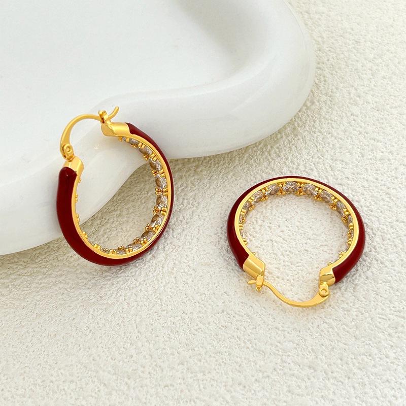 Fashion Geometric Earrings, High-End Ring Drop Glaze, Slightly Inlaid Zircon Light Luxury Ear Buckles Are In Stock. красный
Fashion Geometric Earrings, High-End Ring Drop Glaze, Slightly Inlaid Zircon Light Luxury Ear Buckles Are In Stock. красный