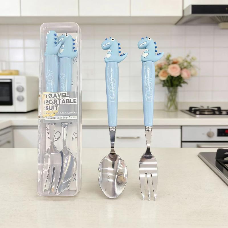 2Pcs Cute Cartoon Dinosaur Stainless Steel Spoon Fork Child Tableware Set With Box Kitchen Supplies For Dining Camping Accessory синій
2Pcs Cute Cartoon Dinosaur Stainless Steel Spoon Fork Child Tableware Set With Box Kitchen Supplies For Dining Camping Accessory синій