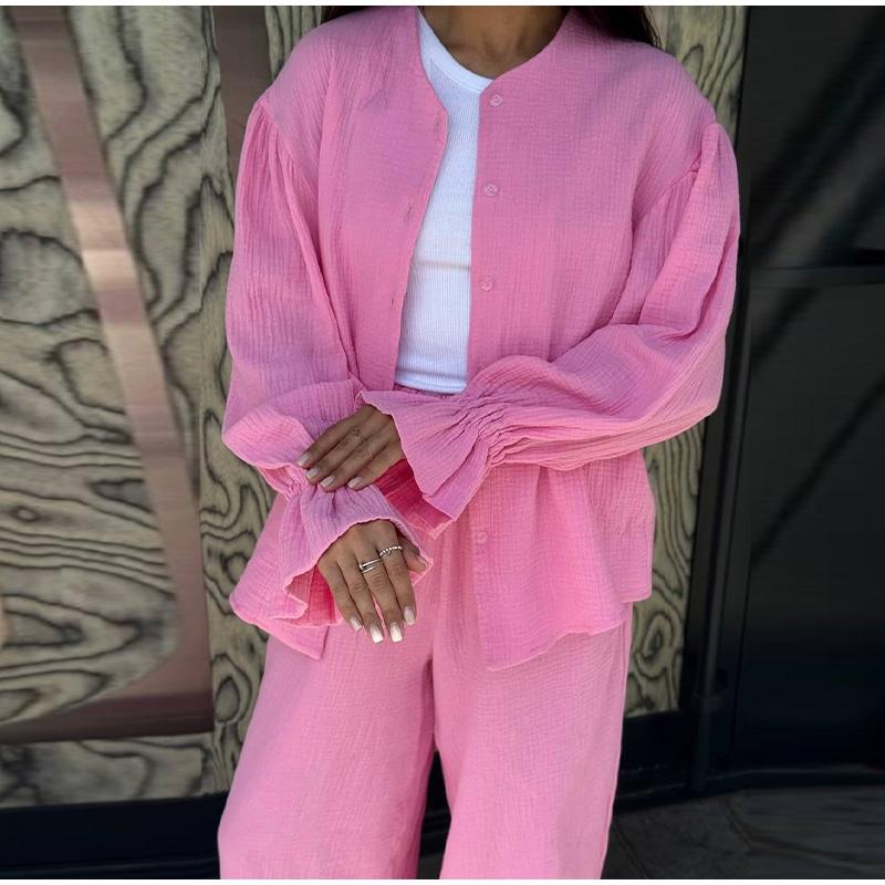 Женский комплект рубашки с круглым вырезом, на пуговицах, с расклешенными рукавами и брюк для весны и лета, новый милый свежий стиль, женская повседневная свободная одежда 2L розовый
Женский комплект рубашки с круглым вырезом, на пуговицах, с расклешенными рукавами и брюк для весны и лета, новый милый свежий стиль, женская повседневная свободная одежда 2L розовый