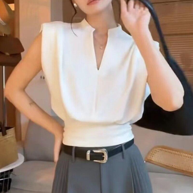 Элегантная повседневная футболка без рукавов для женщин, винтажная майка, женские летние свободные футболки с v-образным вырезом, белая однотонная футболка Y2k 27550 One Size белый
Элегантная повседневная футболка без рукавов для женщин, винтажная майка, женские летние свободные футболки с v-образным вырезом, белая однотонная футболка Y2k 27550 One Size белый