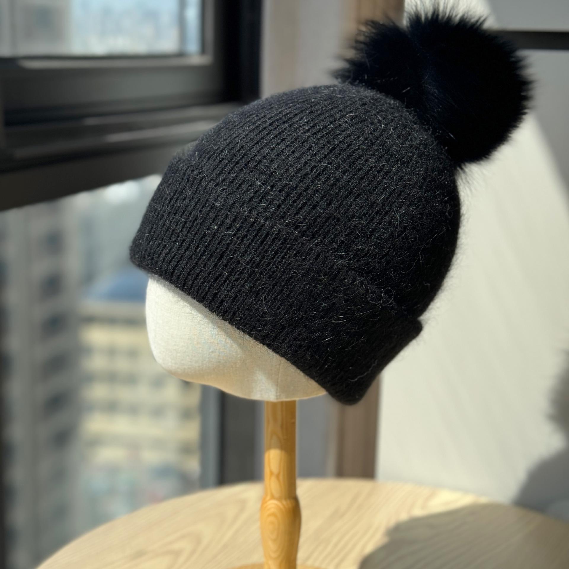 New fox fur pom-pom hat for women, winter solid color woolen hat, makes the face look smaller, ear protection, knitted, thickened, warm and Adult54-60Average Size чёрный
New fox fur pom-pom hat for women, winter solid color woolen hat, makes the face look smaller, ear protection, knitted, thickened, warm and Adult54-60Average Size чёрный